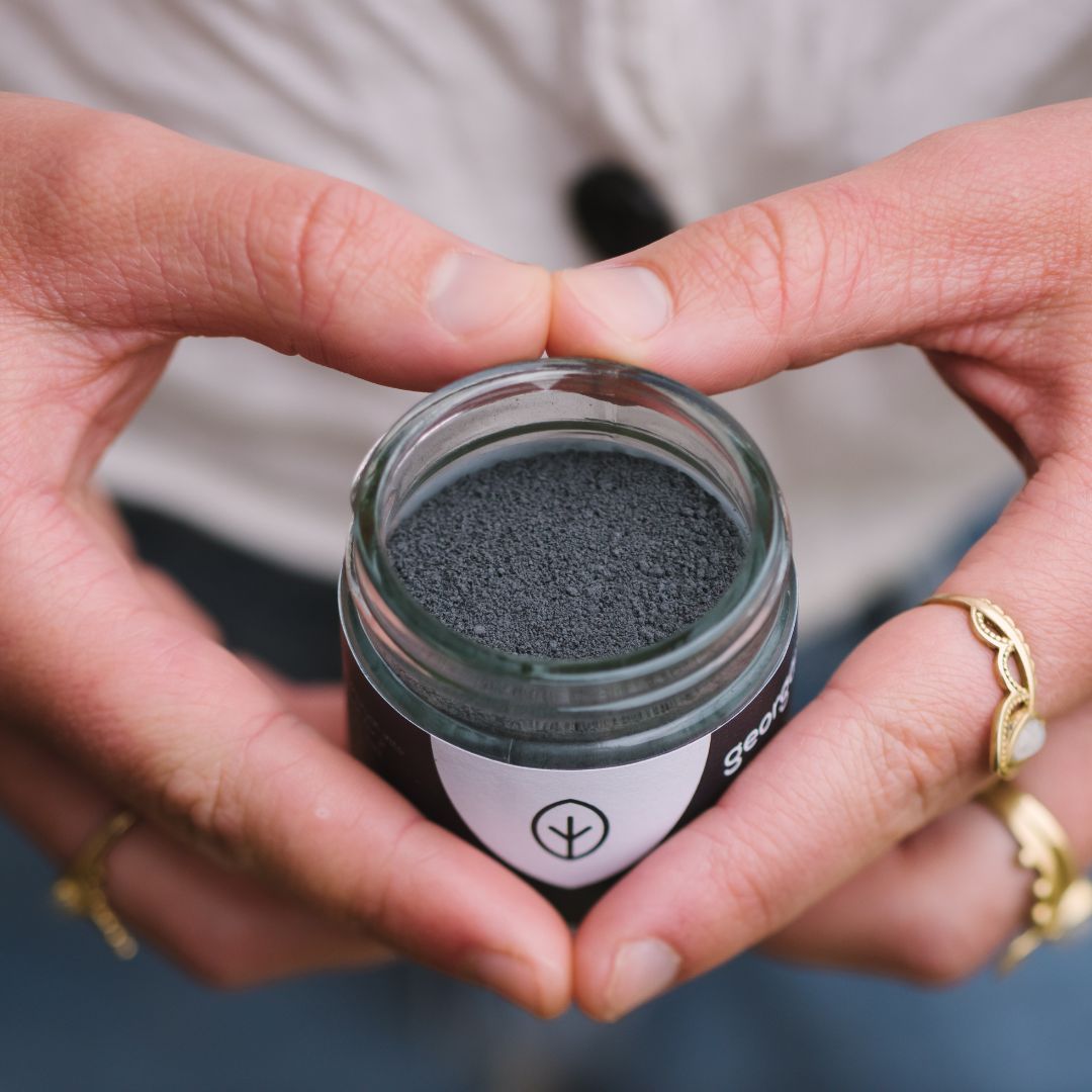 Minerální zubní prášek s aktivním uhlím - Georganics